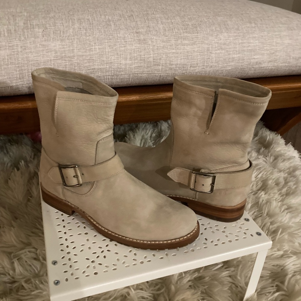 Frye Veronica Boot in Beige/Tan. Brand New, Never Worn